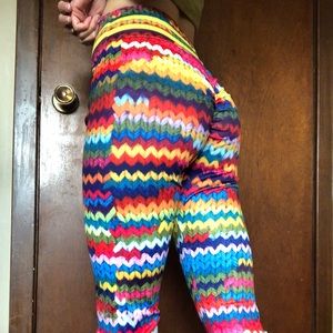 Colourful butt scrunch leggings